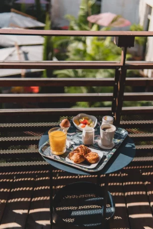Petit-déjeuner en terrasse