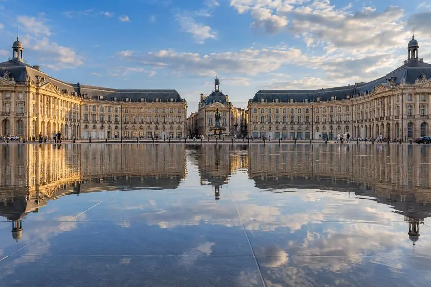 Miroir d’eau de Bordeaux : tout savoir sur le plus grand miroir d’eau du monde